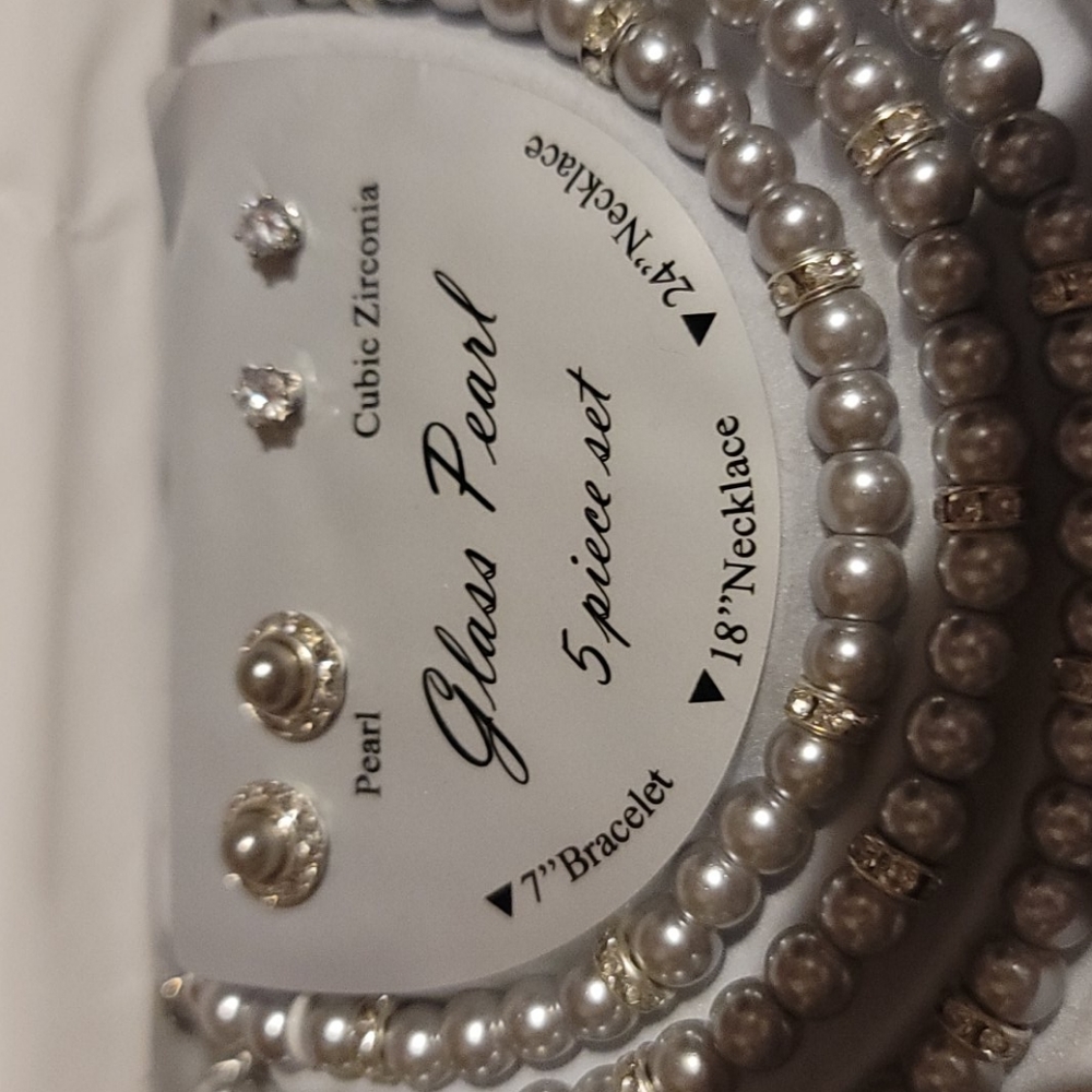 Jewelry - Picture 2 of 4